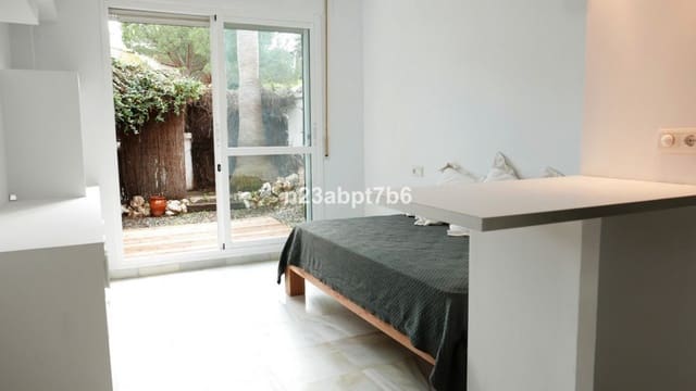 2 sypialnia Apartament na sprzedaż w Nueva Andalucia, Marbella z basenem - 390 000 € (Ref: 9618882)