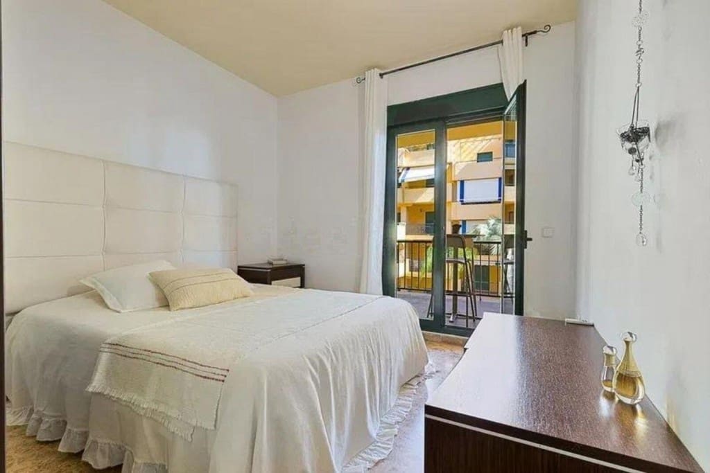 3 bedroom Apartment for sale in San Pedro de Alcantara with pool garage - € 690,000 (Ref: 9629550)