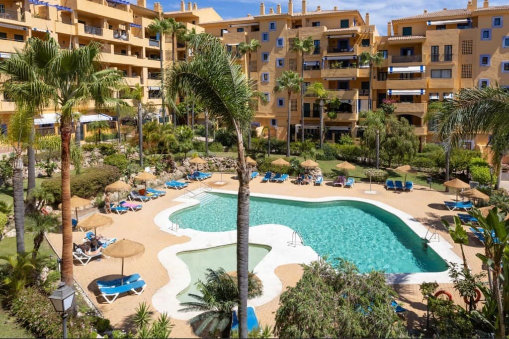 3 bedroom Apartment for sale in San Pedro de Alcantara with pool garage - € 690,000 (Ref: 9629550)