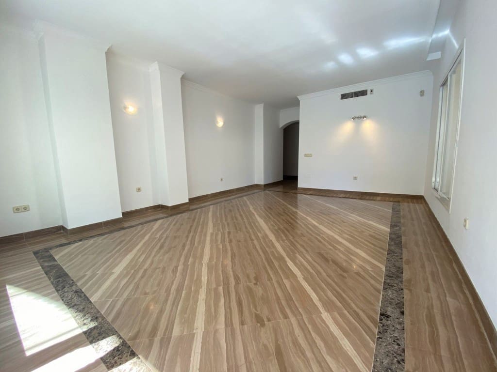 2 makuuhuone Huoneisto myytävänä paikassa Elviria mukana uima-altaan 
autotalli - 605 000 € (Ref: 9658190)