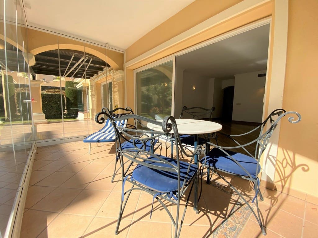 2 makuuhuone Huoneisto myytävänä paikassa Elviria mukana uima-altaan 
autotalli - 605 000 € (Ref: 9658190)