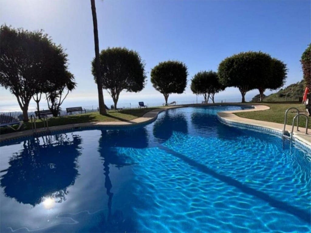 2 soverom Leilighet til salgs i Calahonda med svømmebasseng garasje - € 315 000 (Ref: 9665796)