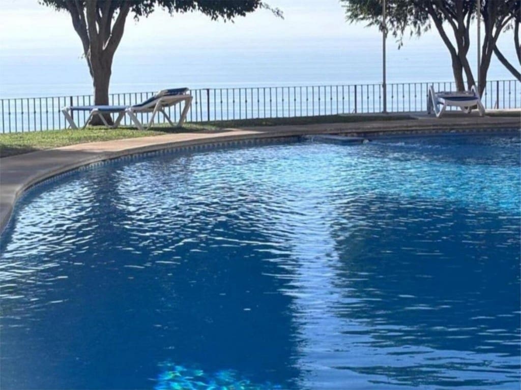 2 soverom Leilighet til salgs i Calahonda med svømmebasseng garasje - € 315 000 (Ref: 9665796)