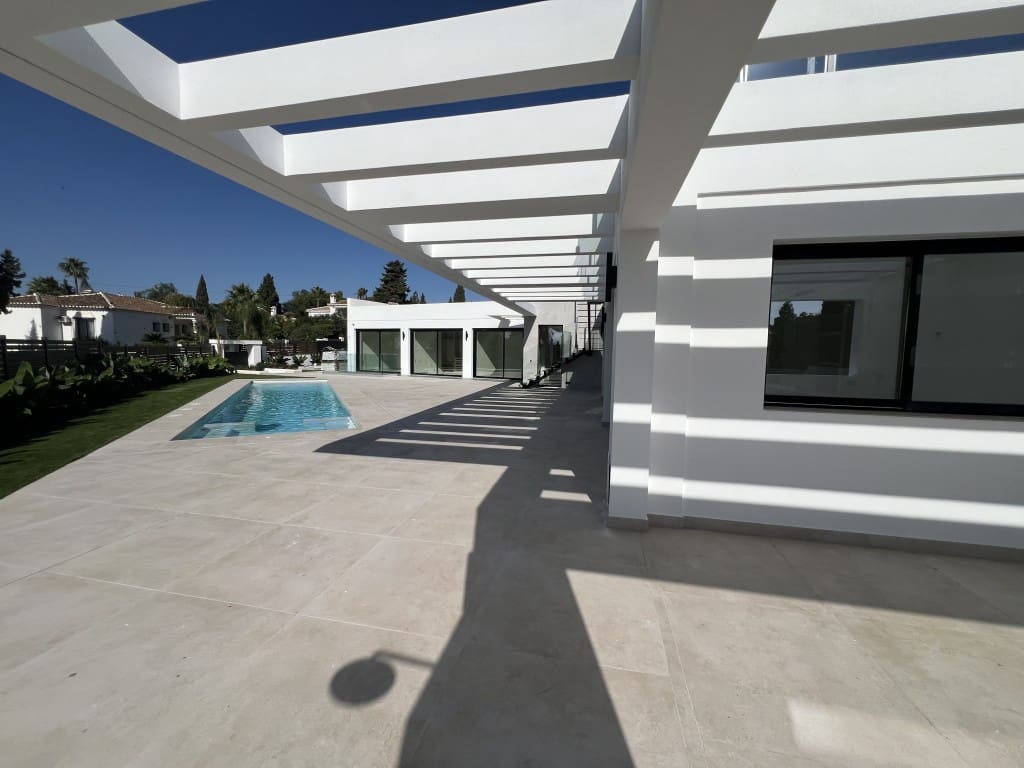 5 sovrum Villa till salu i Mijas Costa med pool garage - 2 548 000 € (Ref: 9676710)