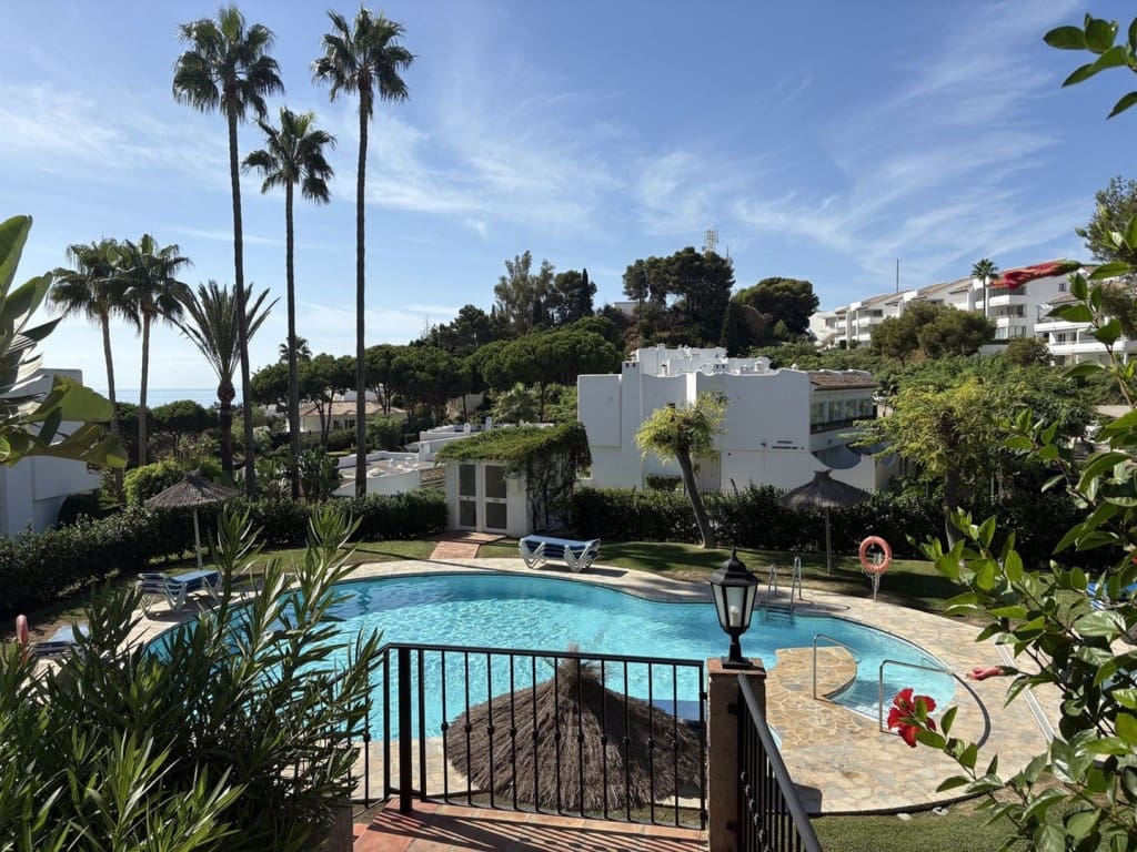 2 bedroom Apartment for sale in Mijas Costa with pool - € 330,000 (Ref: 9689977)