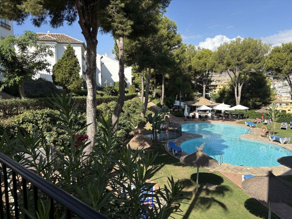 2 bedroom Apartment for sale in Mijas Costa with pool - € 330,000 (Ref: 9689977)
