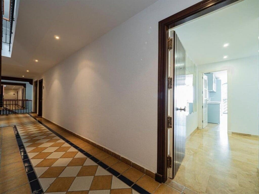 Apartamento de 2 habitaciones en Golden Mile en venta con piscina garaje - 550.000 € (Ref: 9694640)