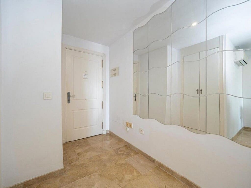 Apartamento de 2 habitaciones en Golden Mile en venta con piscina garaje - 550.000 € (Ref: 9694640)