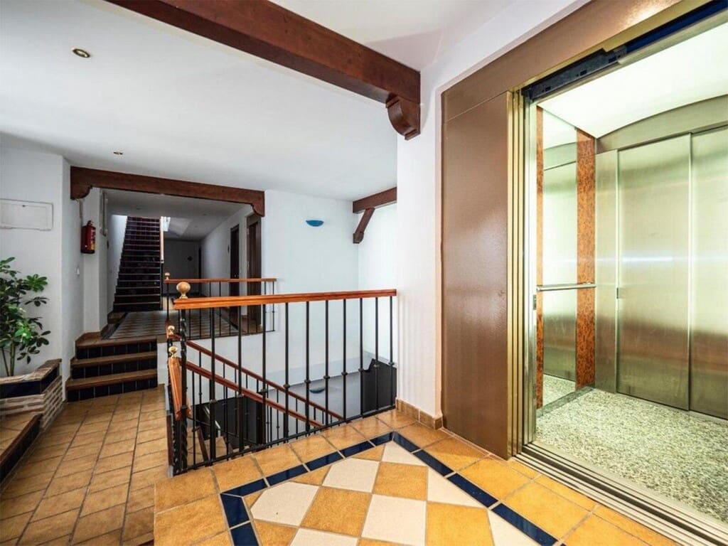 Apartamento de 2 habitaciones en Golden Mile en venta con piscina garaje - 550.000 € (Ref: 9694640)