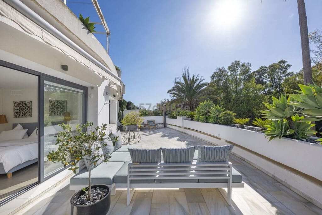 Apartamento de 2 habitaciones en Golden Mile en venta con piscina garaje - 1.490.000 € (Ref: 9698000)