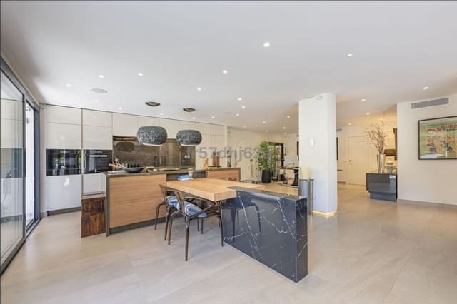 2 bedroom Apartment for sale in Golden Mile, Marbella with pool garage - € 1,490,000 (Ref: 9698000)