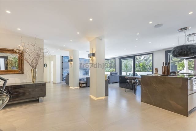 2 bedroom Apartment for sale in Golden Mile, Marbella with pool garage - € 1,490,000 (Ref: 9698000)