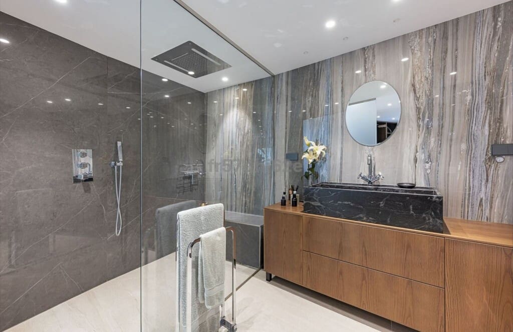 Apartamento de 2 habitaciones en Golden Mile en venta con piscina garaje - 1.490.000 € (Ref: 9698000)