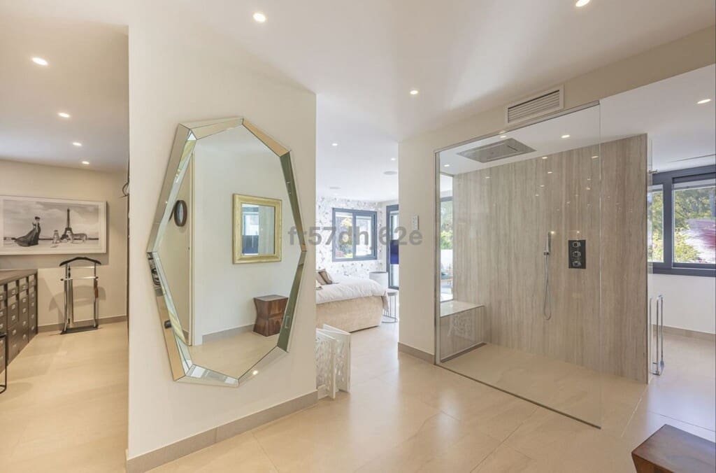 Apartamento de 2 habitaciones en Golden Mile en venta con piscina garaje - 1.490.000 € (Ref: 9698000)