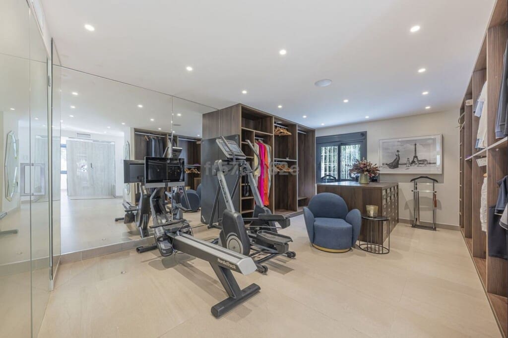 Apartamento de 2 habitaciones en Golden Mile en venta con piscina garaje - 1.490.000 € (Ref: 9698000)