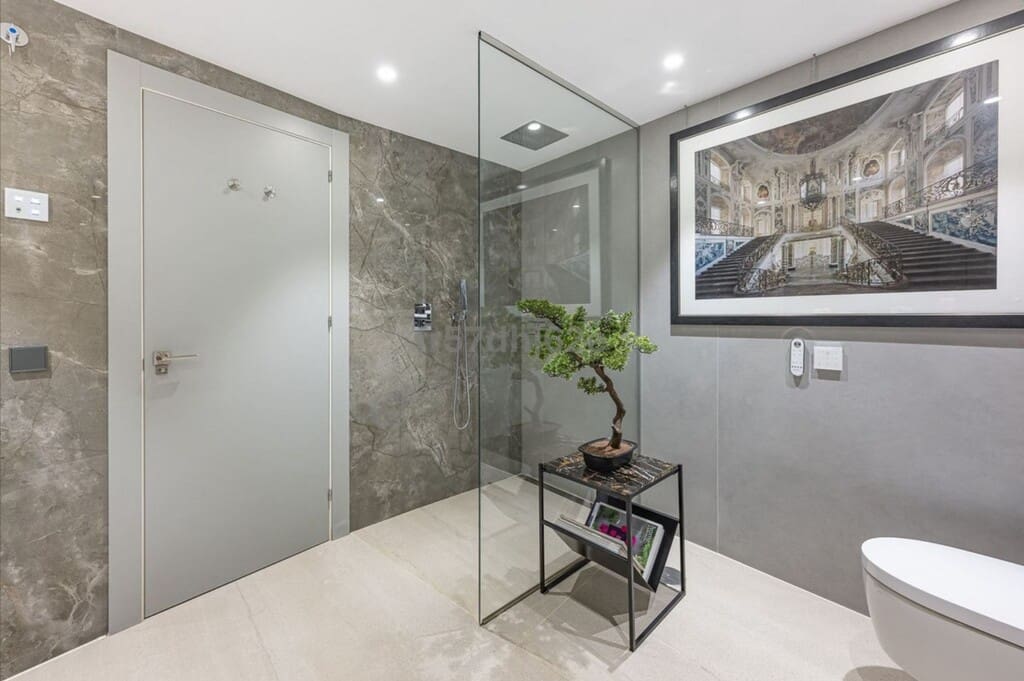 Apartamento de 2 habitaciones en Golden Mile en venta con piscina garaje - 1.490.000 € (Ref: 9698000)