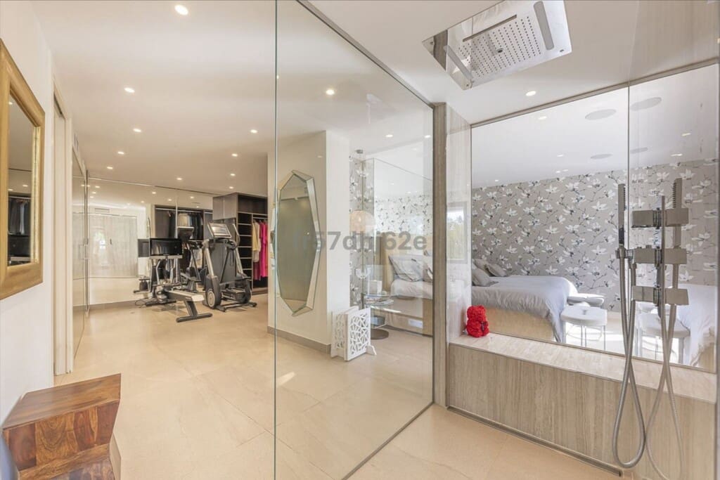 Apartamento de 2 habitaciones en Golden Mile en venta con piscina garaje - 1.490.000 € (Ref: 9698000)