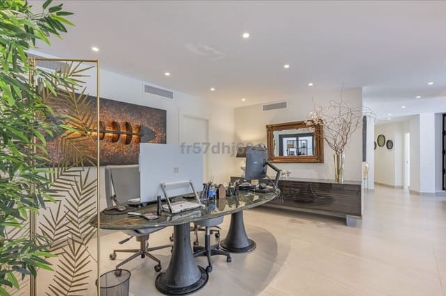 2 bedroom Apartment for sale in Golden Mile, Marbella with pool garage - € 1,490,000 (Ref: 9698000)