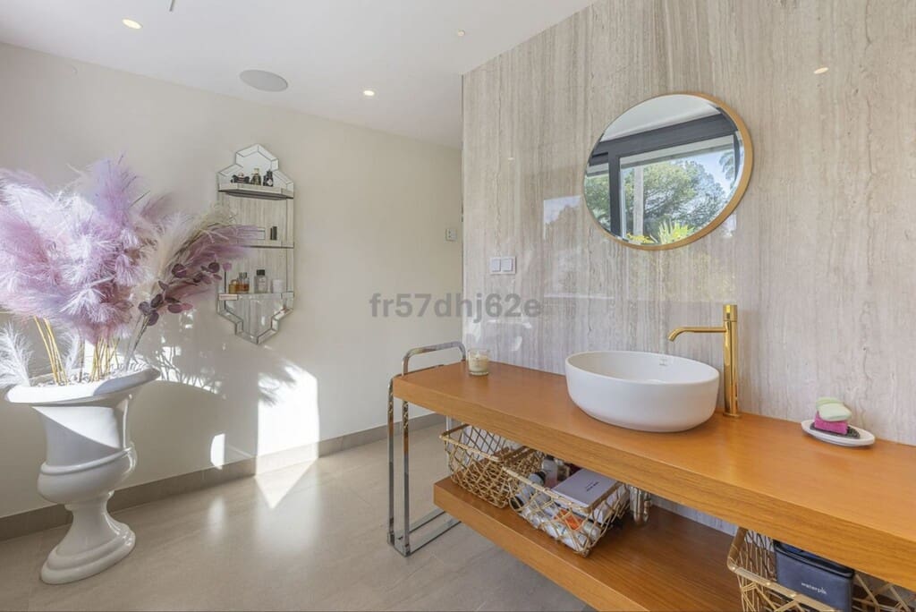 Apartamento de 2 habitaciones en Golden Mile en venta con piscina garaje - 1.490.000 € (Ref: 9698000)