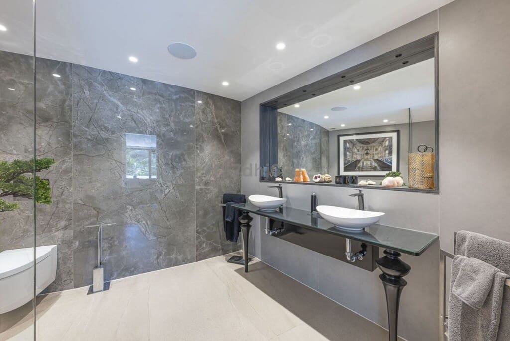 Apartamento de 2 habitaciones en Golden Mile en venta con piscina garaje - 1.490.000 € (Ref: 9698000)