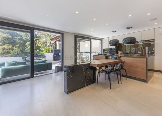 2 bedroom Apartment for sale in Golden Mile, Marbella with pool garage - € 1,490,000 (Ref: 9698000)