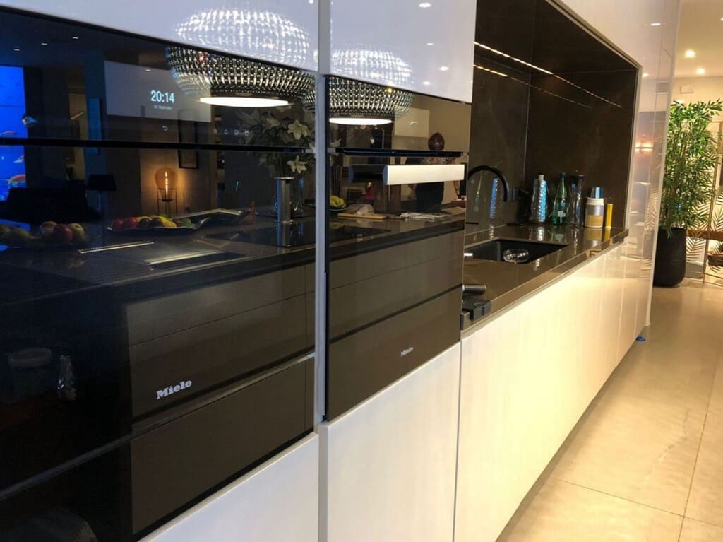 Apartamento de 2 habitaciones en Golden Mile en venta con piscina garaje - 1.490.000 € (Ref: 9698000)