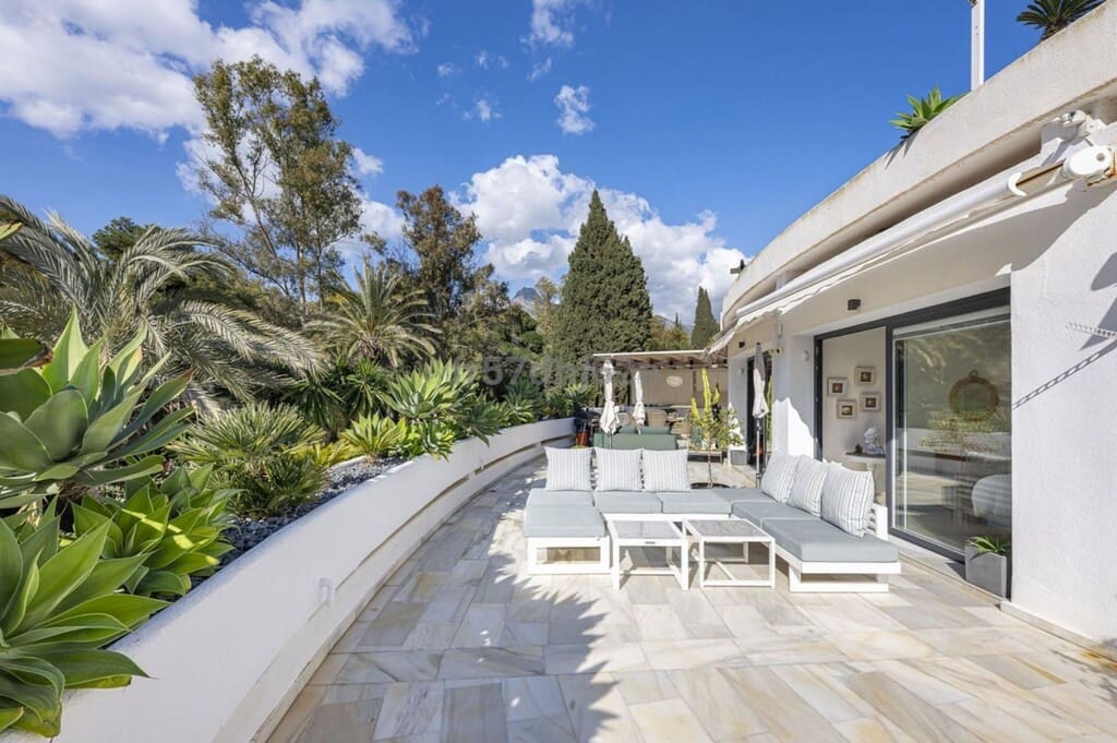 Apartamento de 2 habitaciones en Golden Mile en venta con piscina garaje - 1.490.000 € (Ref: 9698000)