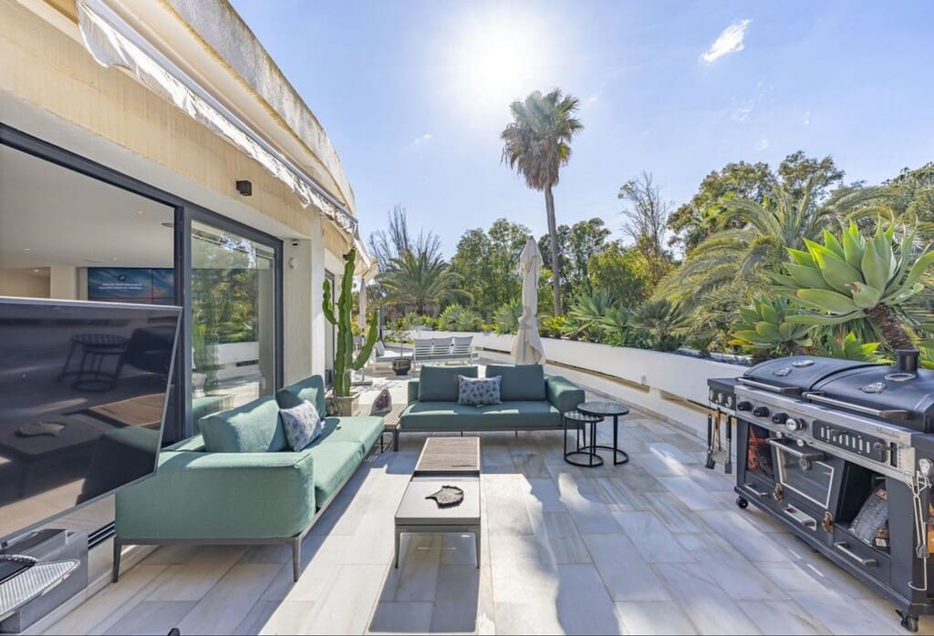 Apartamento de 2 habitaciones en Golden Mile en venta con piscina garaje - 1.490.000 € (Ref: 9698000)