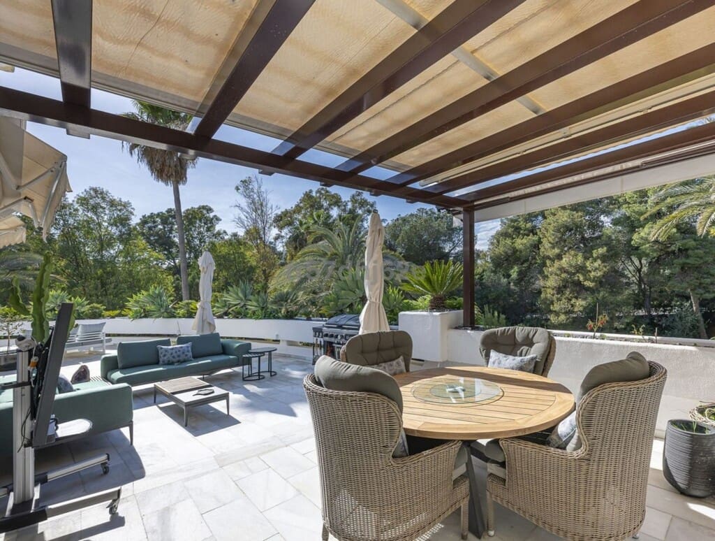 Apartamento de 2 habitaciones en Golden Mile en venta con piscina garaje - 1.490.000 € (Ref: 9698000)