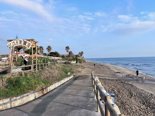 3 sypialnia Penthouse na sprzedaż w Carib Playa, Marbella z basenem garażem - 649 000 € (Ref: 9714448)