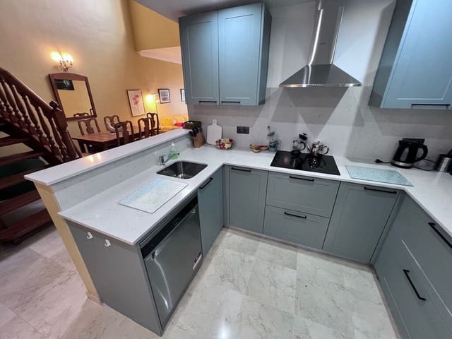 3 sypialnia Penthouse na sprzedaż w Carib Playa, Marbella z basenem garażem - 649 000 € (Ref: 9714448)