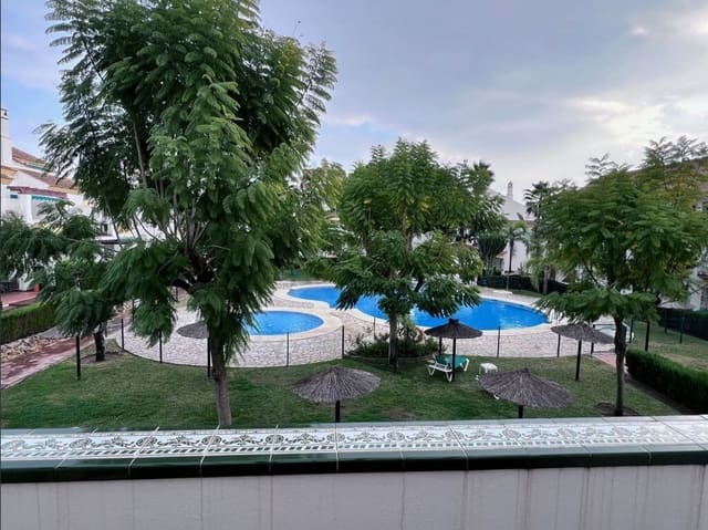 3 sypialnia Penthouse na sprzedaż w Carib Playa, Marbella z basenem garażem - 649 000 € (Ref: 9714448)