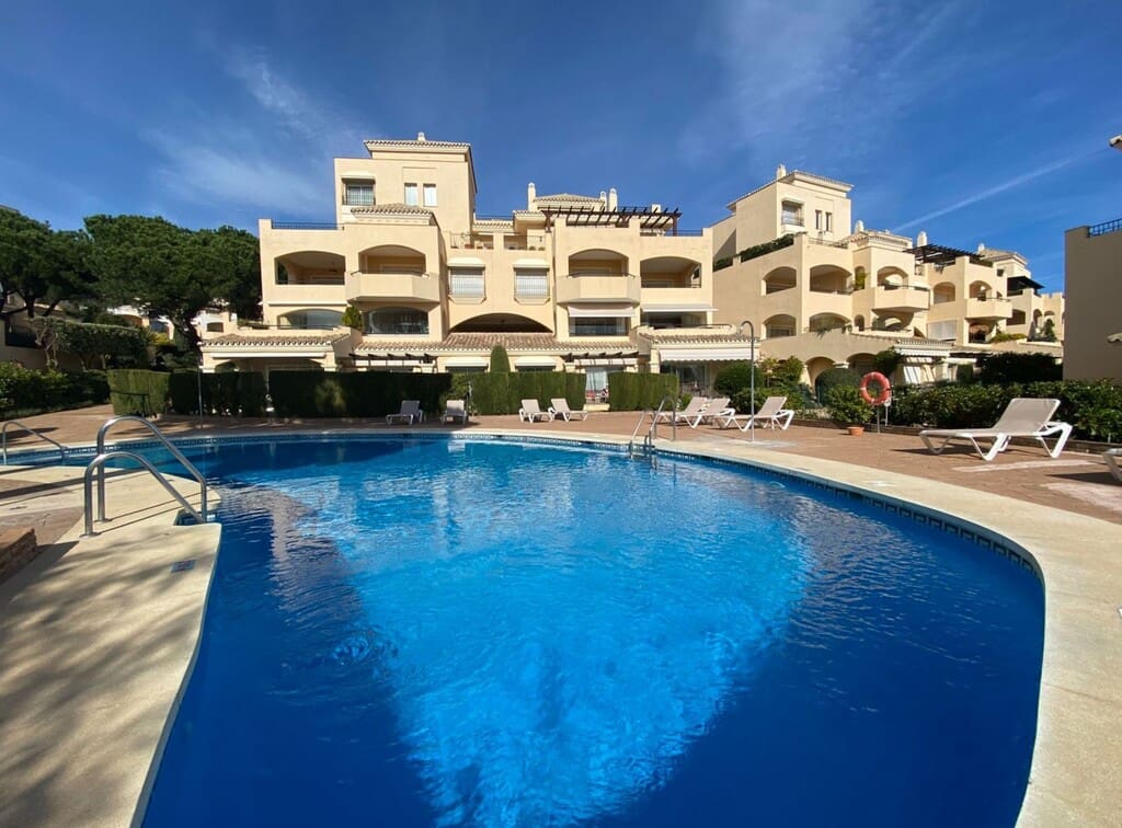 2 bedroom Apartment for sale in Elviria with pool garage - € 950,000 (Ref: 9721042)