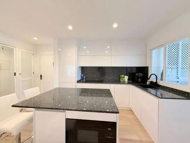 2 chambre Appartement à vendre à Elviria, Marbella avec piscine garage - 950 000 € (Ref: 9721042)