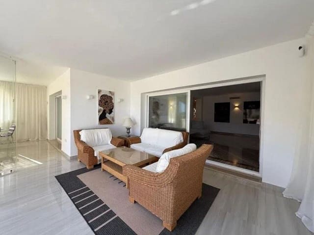 2 chambre Appartement à vendre à Elviria, Marbella avec piscine garage - 950 000 € (Ref: 9721042)