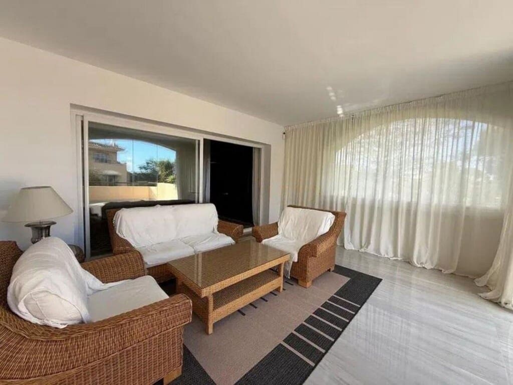 2 bedroom Apartment for sale in Elviria with pool garage - € 950,000 (Ref: 9721042)