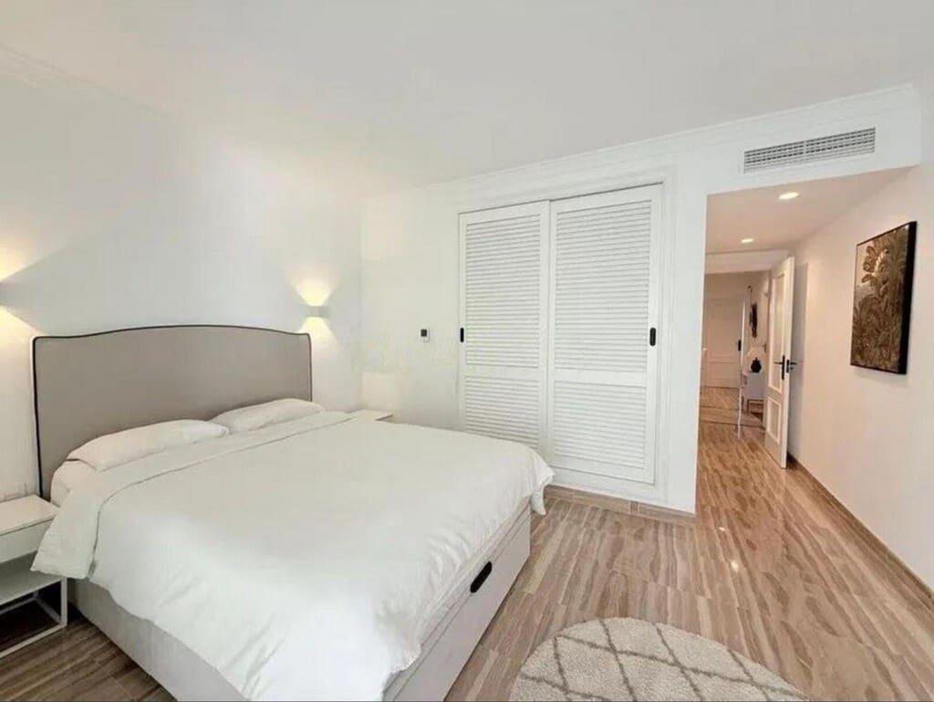 2 bedroom Apartment for sale in Elviria with pool garage - € 950,000 (Ref: 9721042)