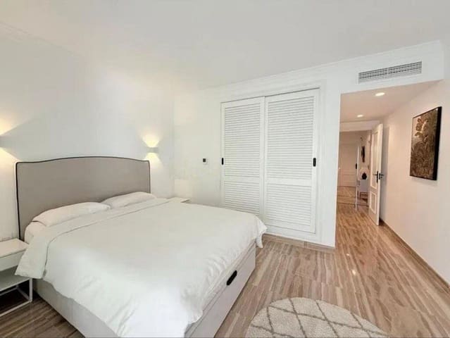 2 chambre Appartement à vendre à Elviria, Marbella avec piscine garage - 950 000 € (Ref: 9721042)