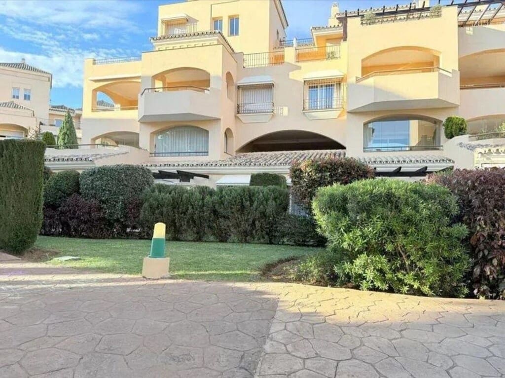 2 bedroom Apartment for sale in Elviria with pool garage - € 950,000 (Ref: 9721042)