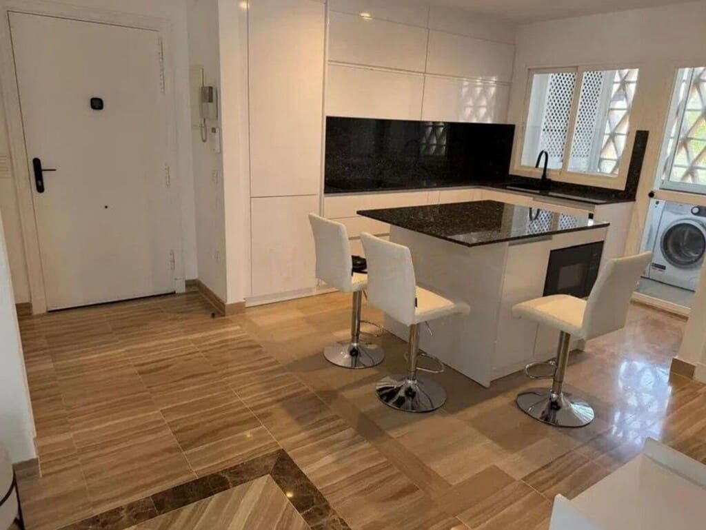 2 bedroom Apartment for sale in Elviria with pool garage - € 950,000 (Ref: 9721042)