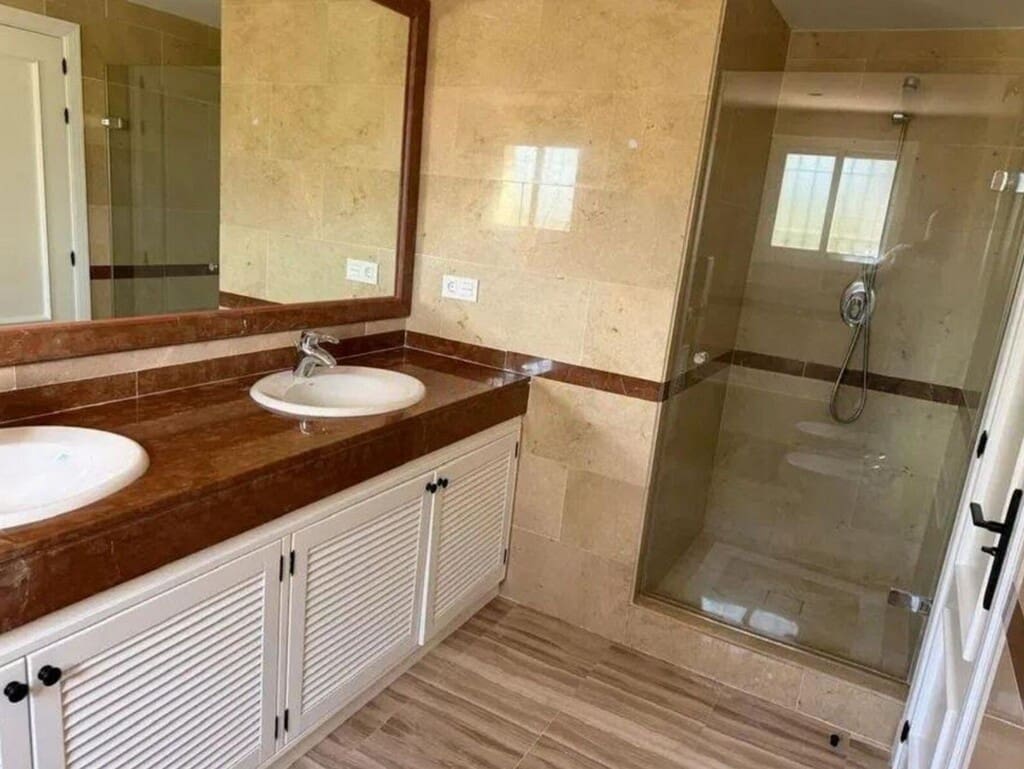 2 bedroom Apartment for sale in Elviria with pool garage - € 950,000 (Ref: 9721042)