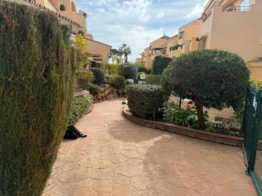 2 bedroom Apartment for sale in Elviria with pool garage - € 950,000 (Ref: 9721042)