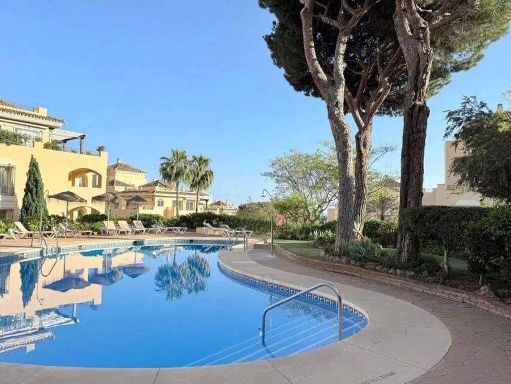 2 bedroom Apartment for sale in Elviria with pool garage - € 950,000 (Ref: 9721042)