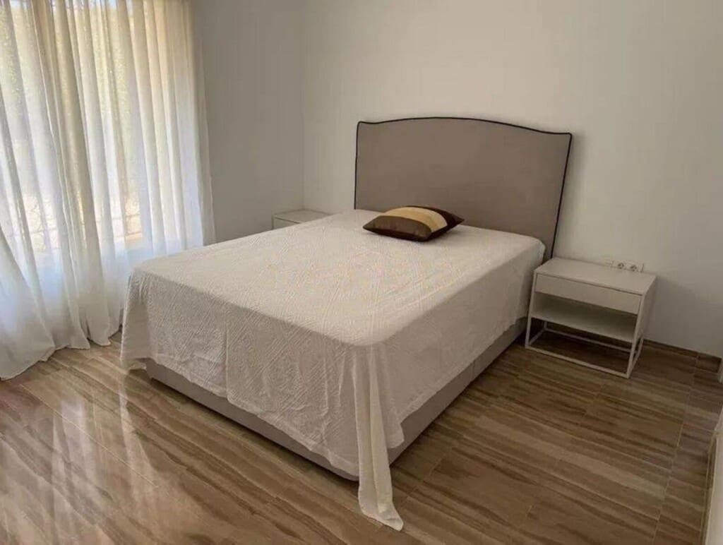 2 bedroom Apartment for sale in Elviria with pool garage - € 950,000 (Ref: 9721042)