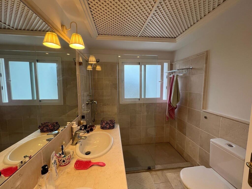 2 bedroom Apartment for sale in Rio Real with pool garage - € 575,000 (Ref: 9731735)