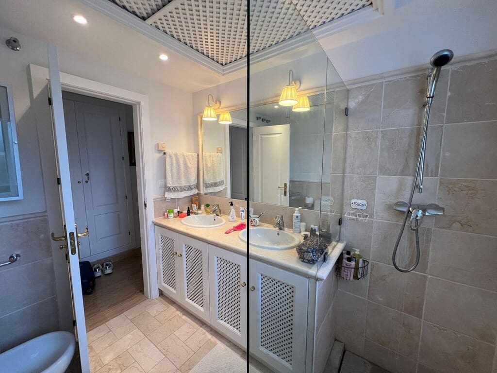 2 bedroom Apartment for sale in Rio Real with pool garage - € 575,000 (Ref: 9731735)