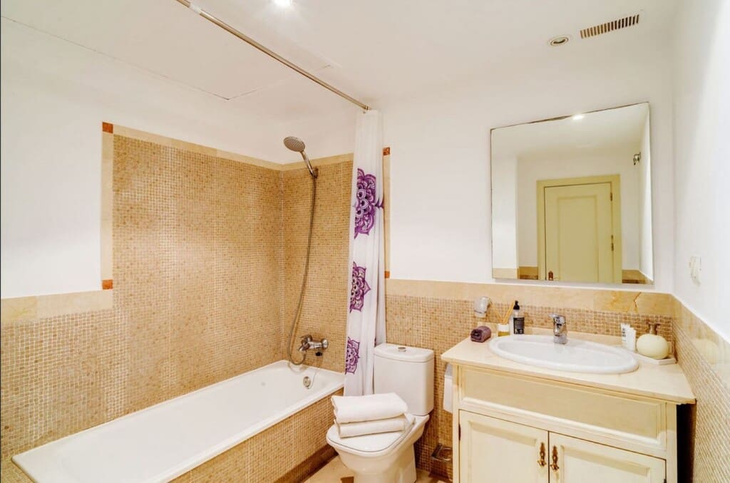 3 makuuhuone Huoneisto myytävänä paikassa Nueva Andalucia mukana uima-altaan 
autotalli - 488 000 € (Ref: 9731736)