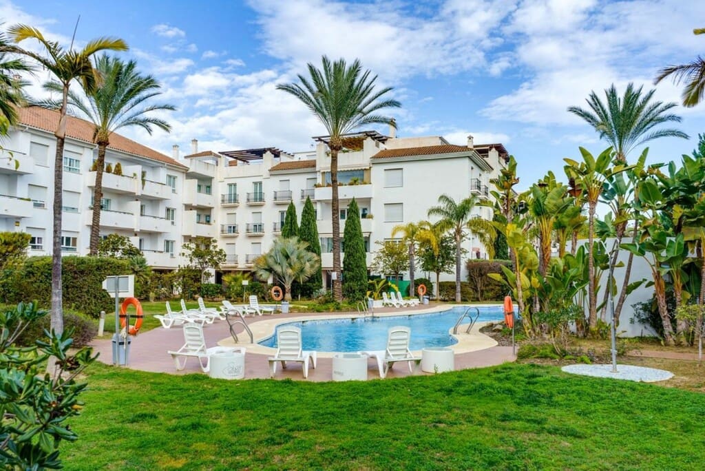 3 makuuhuone Huoneisto myytävänä paikassa Nueva Andalucia mukana uima-altaan 
autotalli - 488 000 € (Ref: 9731736)