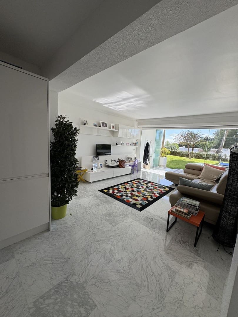 2 bedroom Beach Apartment for sale in Mijas Costa with pool - € 375,000 (Ref: 9731737)