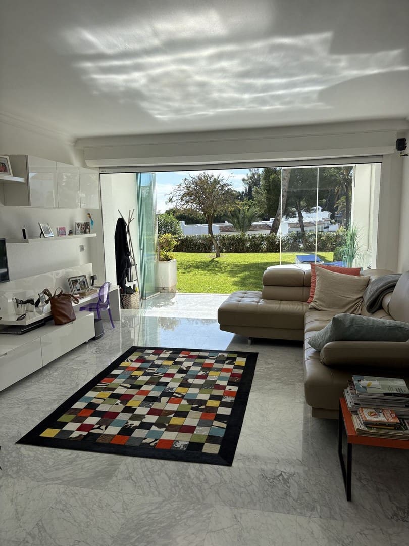 2 bedroom Beach Apartment for sale in Mijas Costa with pool - € 375,000 (Ref: 9731737)